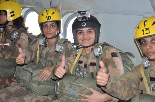 Pakistan’s first group of women paratroopers