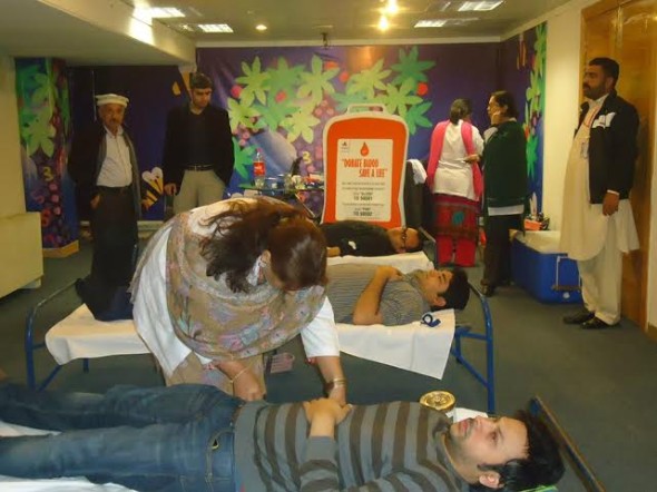 Warid donates blood for thalassemia patients